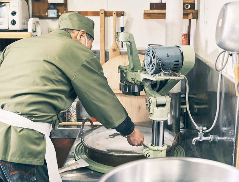 職人による丁寧な手作業